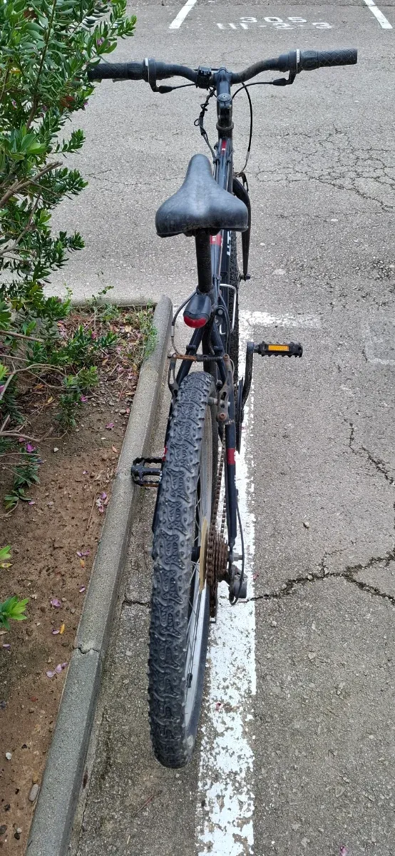 Bicicleta MTB Btwin Negra