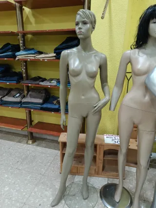 2 Maniquíes Mujer y hombre Beige - 75€ / 40€