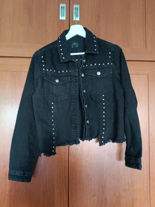 Cazadora vaquera negra tachuelas
