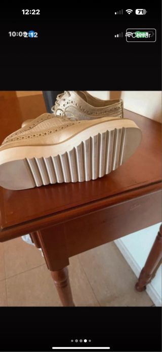 Zapatos dorados de vestir