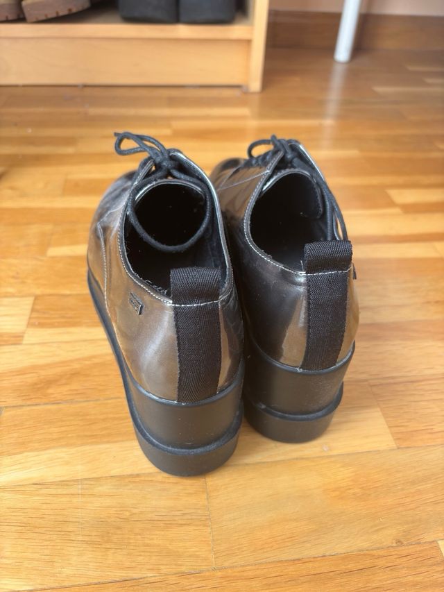 Zapatos plataforma negros y plateados