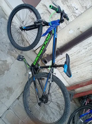 Bicicletta Rockrider Nera e Blu