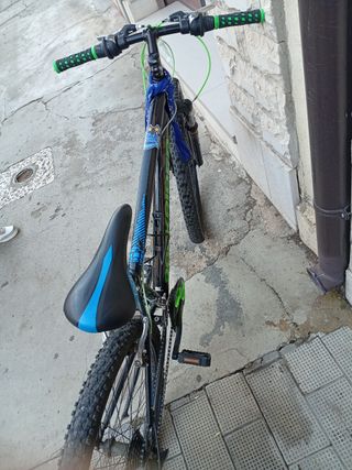 Bicicletta Rockrider Nera e Blu