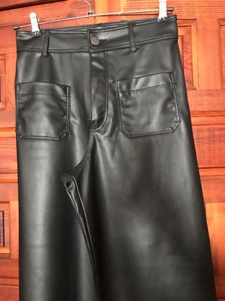 Pantalón efecto piel ZARA T.36. Nuevo con etiqueta