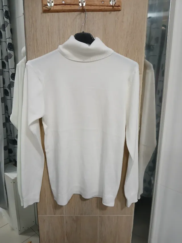 Jersey cuello alto azul trenzado