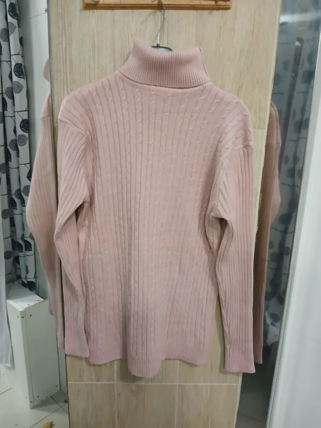 Jersey cuello alto azul trenzado