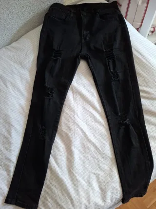 Jeans hombre negro super skinny rotos