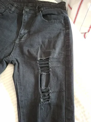 Jeans hombre negro super skinny rotos