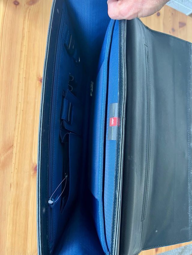 Maletín Delsey Cuero Negro y Azul