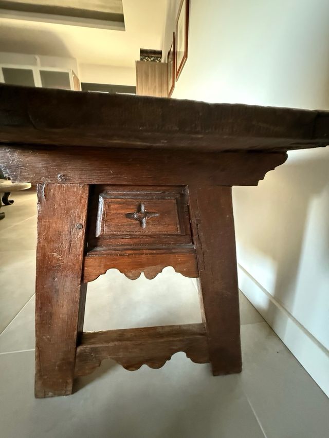 Mesa antigua de madera maciza. A recoger en fraga.