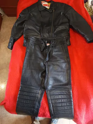 Traje de cuero para moto.