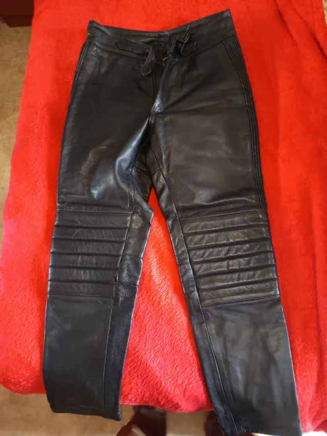 Traje de cuero para moto.