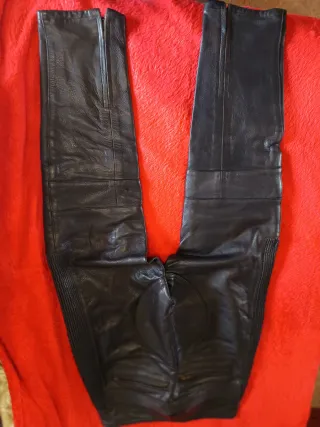 Traje de cuero para moto.