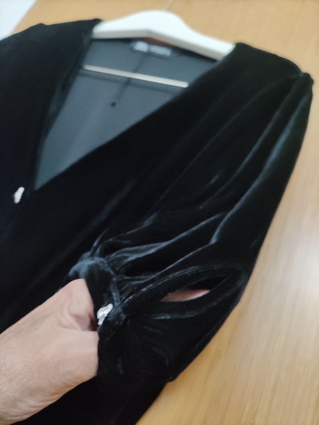 Vestido Zara terciopelo botones circonita