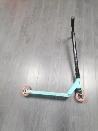 Patinete Oxelo azul y negro