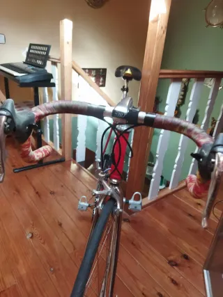 Bicicleta de carretera Massi Roja