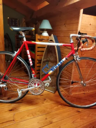 Bicicleta de carretera Massi Roja