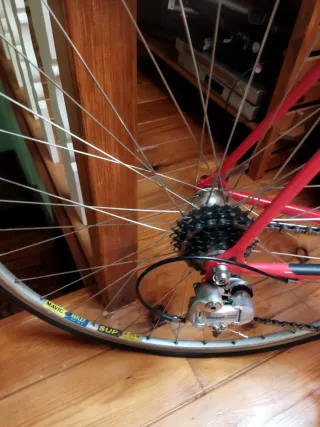 Bicicleta de carretera Massi Roja