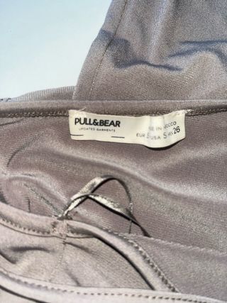 Camiseta Pull&Bear un hombro gris