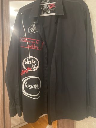 Camisa negra hombre con estampado