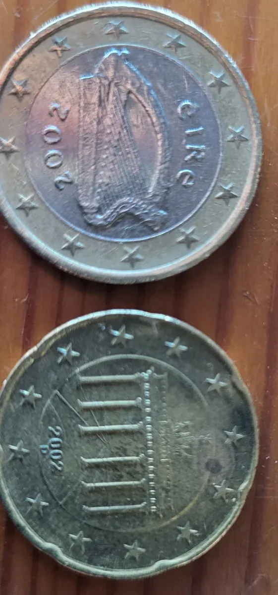 2 Monedas 1 Euro 2002 de 2002 y 20 céntimos 2002