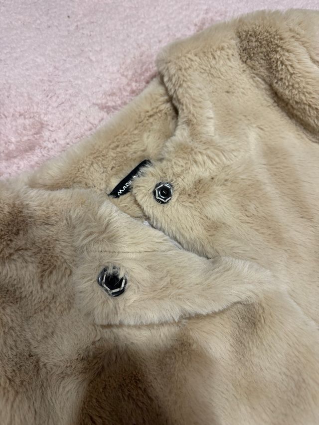 Casaco de pelo bege forrado