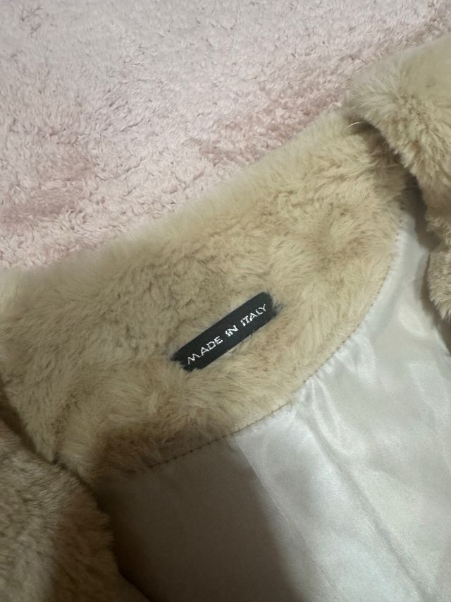 Casaco de pelo bege forrado