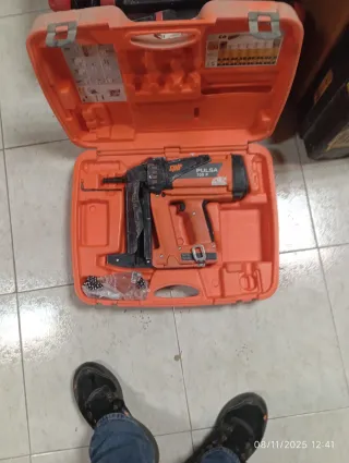 Pistola clavadora Pulsa 700p