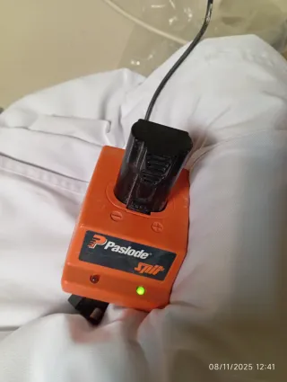 Pistola clavadora Pulsa 700p