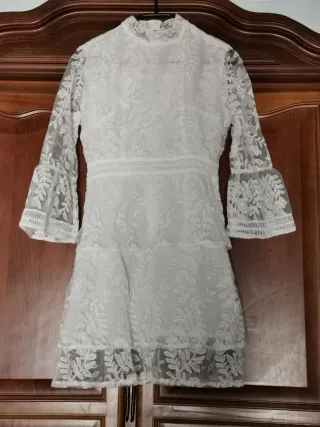 Vestido blanco encaje manga campana