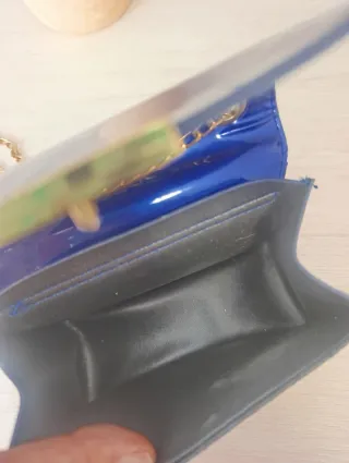 Bolso fiesta azul brillante con cadena