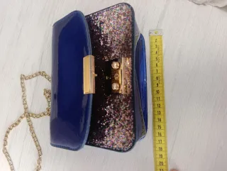 Bolso fiesta azul brillante con cadena