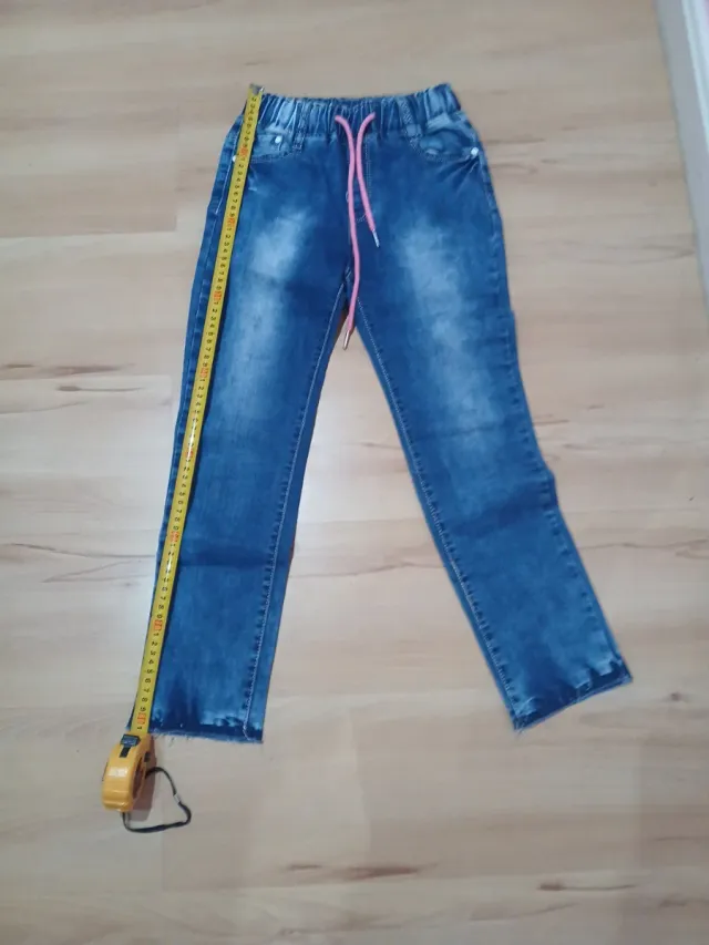 Pantalón vaquero ancho con cordón rosa