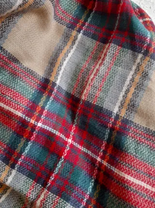 Bufanda de cuadros verde y roja