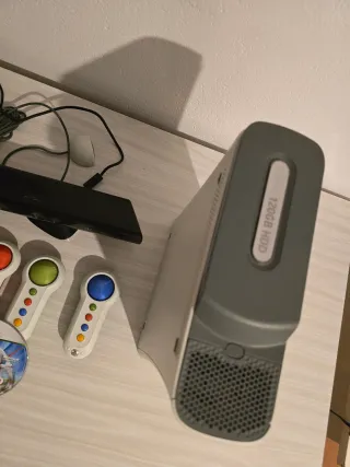 Xbox 360 con Kinect y mandos