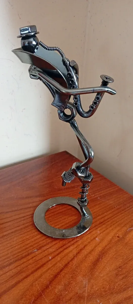 Figura de metal saxofonista