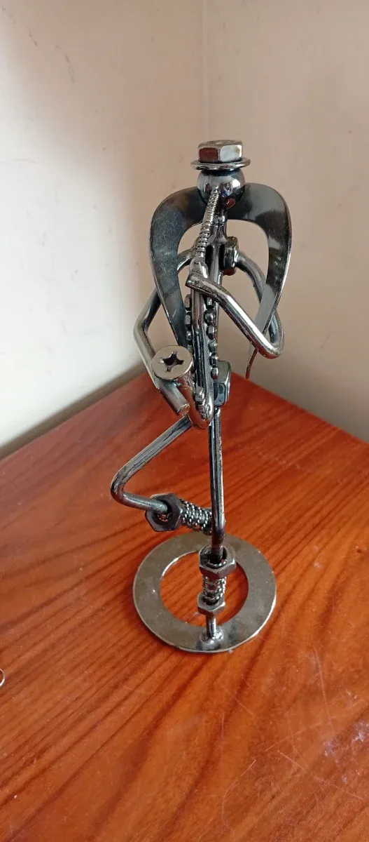 Figura de metal saxofonista
