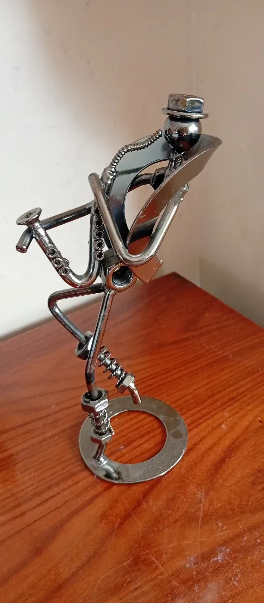 Figura de metal saxofonista