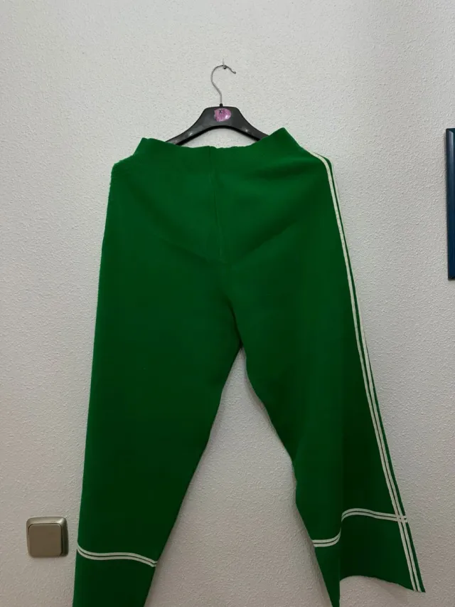 Jersey verde cuello alto