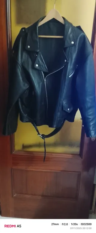 Chaqueta de cuero negra