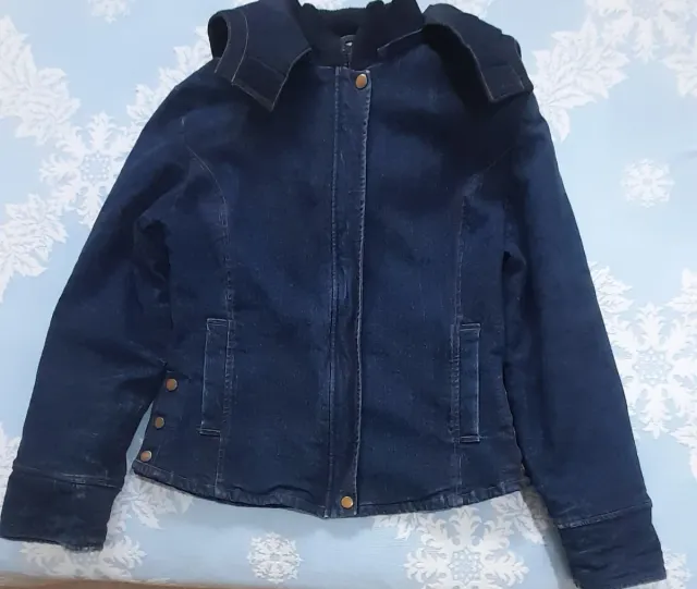 Cazadora vaquera mujer con capucha