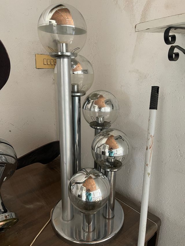 2 Lâmpadas esféricas modernas