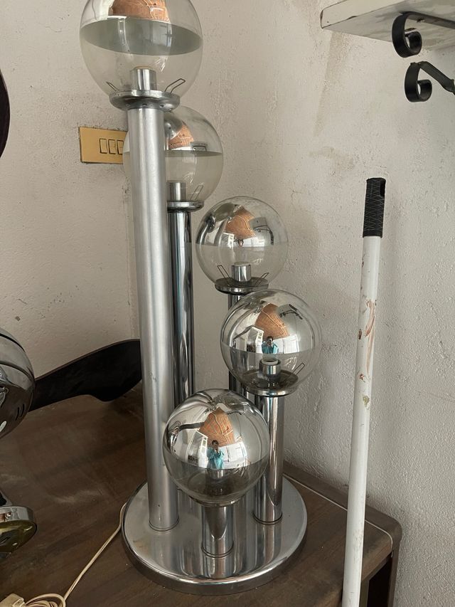 2 Lâmpadas esféricas modernas