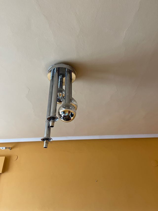 2 Lâmpadas esféricas modernas