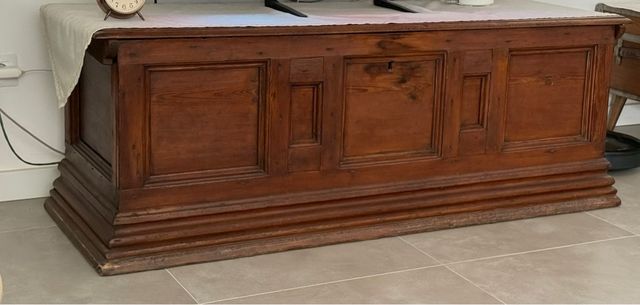 Arcón de madera antiguo