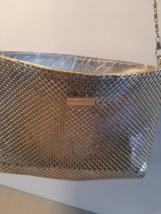 Bolso de fiesta dorado con cadena larga