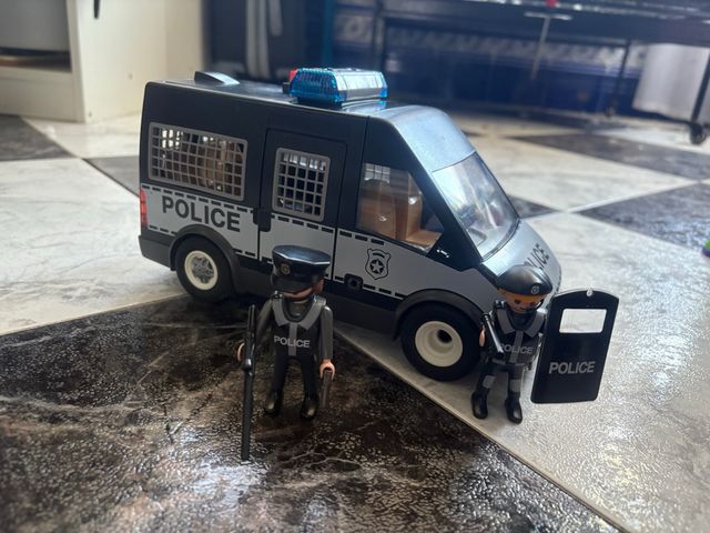 Furgoneta Policía Playmobil con figuras