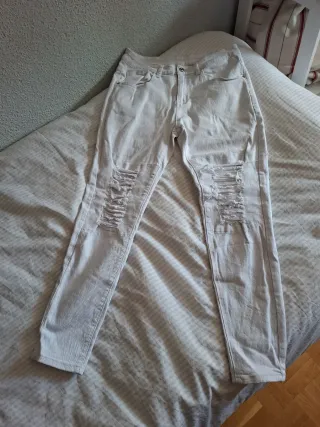 Jeans blancos elásticos rotos hombre