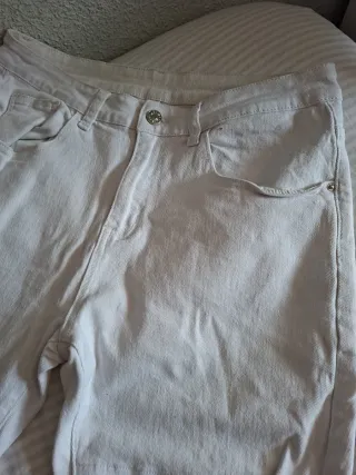 Jeans blancos elásticos rotos hombre