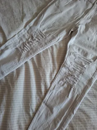 Jeans blancos elásticos rotos hombre